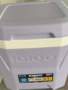 Igloo Cooler in Lavender with Cream Trim